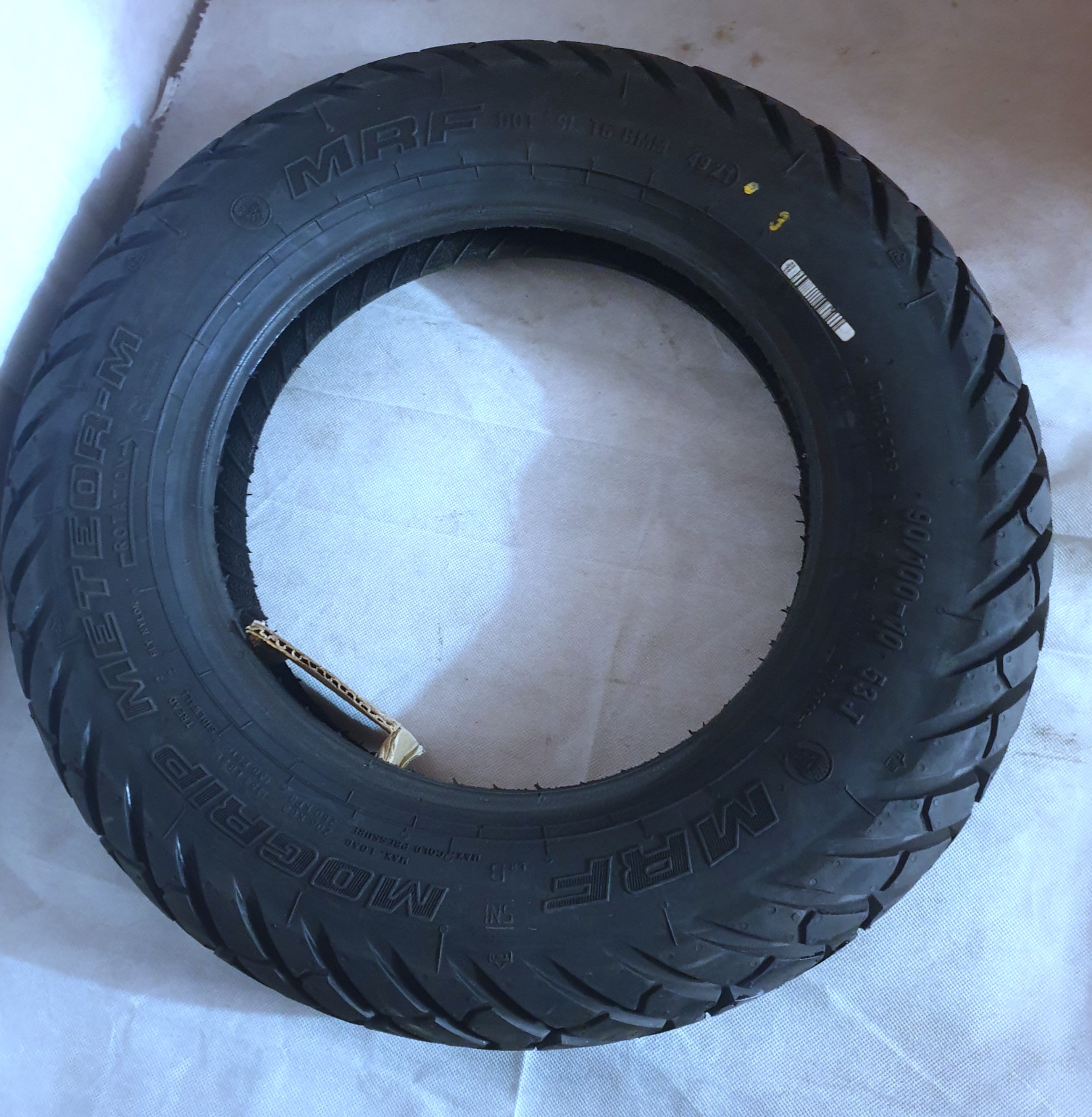Tyre MRF Meaturem-M Tubeless 90/100-10