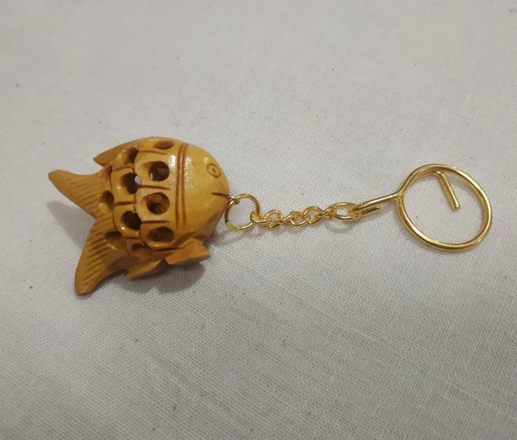 Wooden hot sale fish keyring