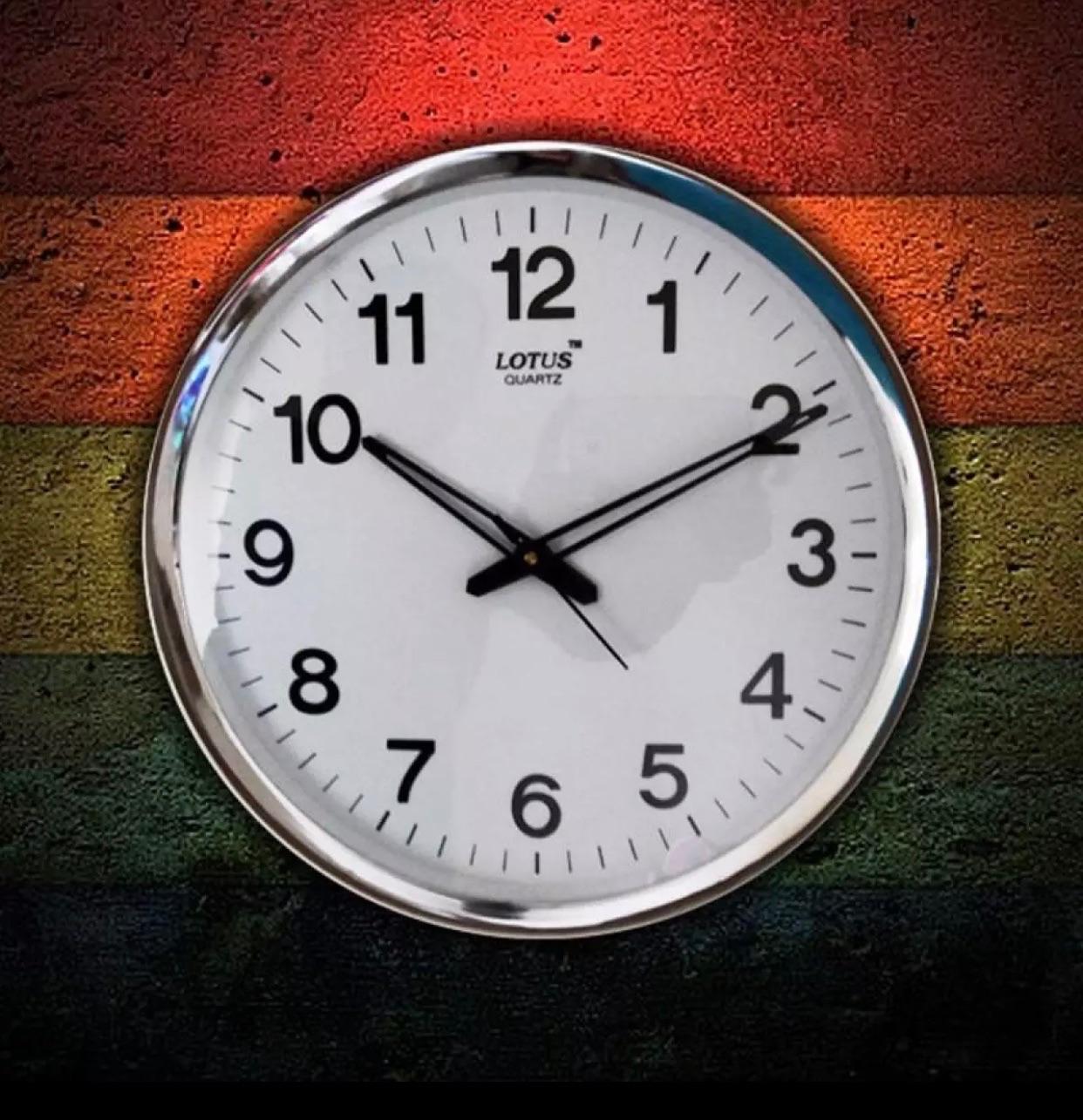 Lotus Medium Size Round Casual Type Wall Clock -7429