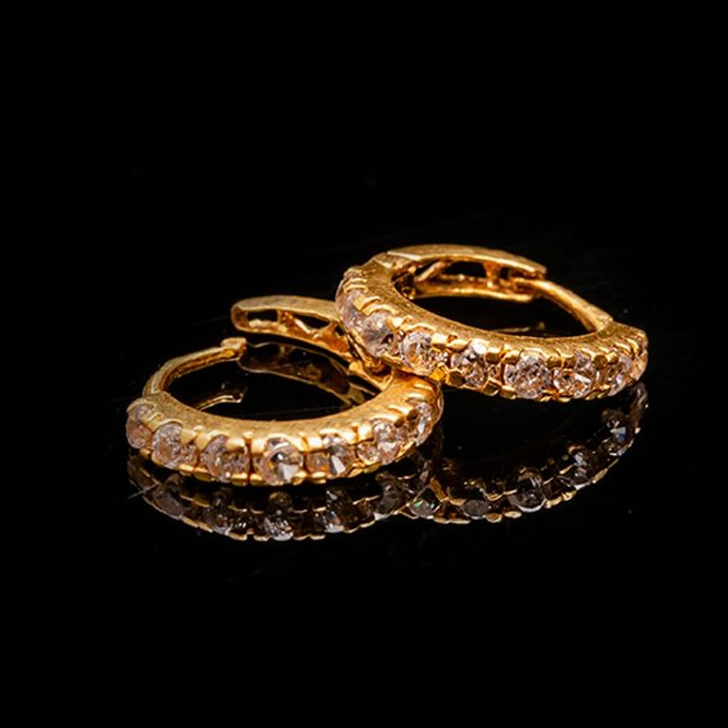 Buy online Gold Brass Jhumka Earring from fashion jewellery for Women by  Vighnaharta for ₹399 at 75% off | 2024 Limeroad.com