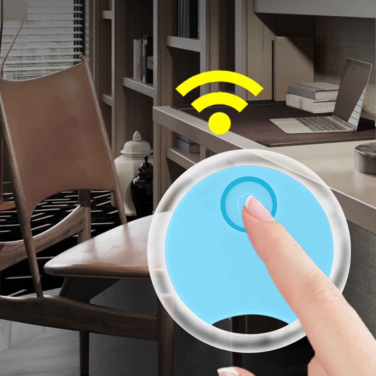 GPS tracker compatible with iOS/Android for pets/keys. 