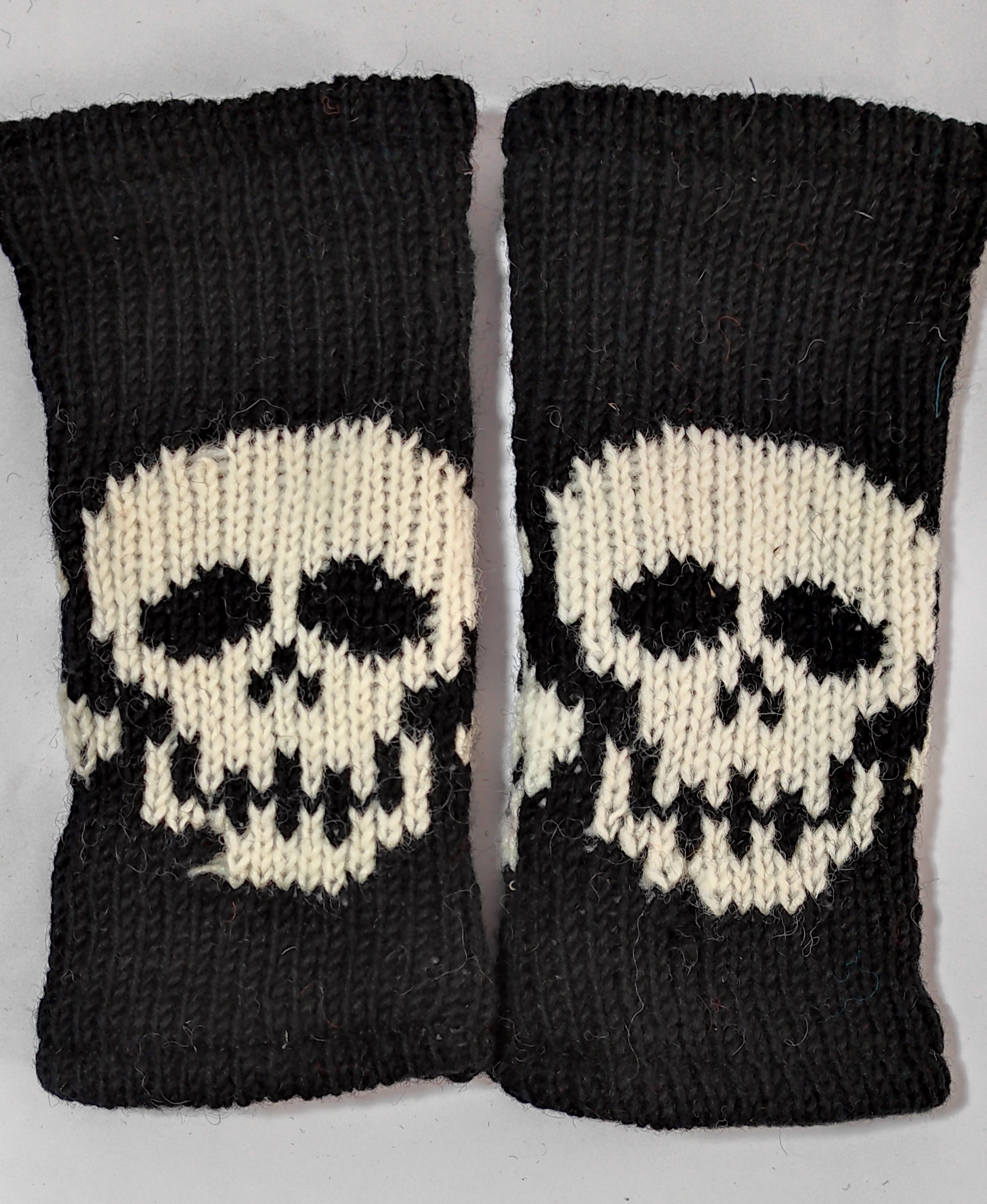 Skull Design Woolen Hand Warmer