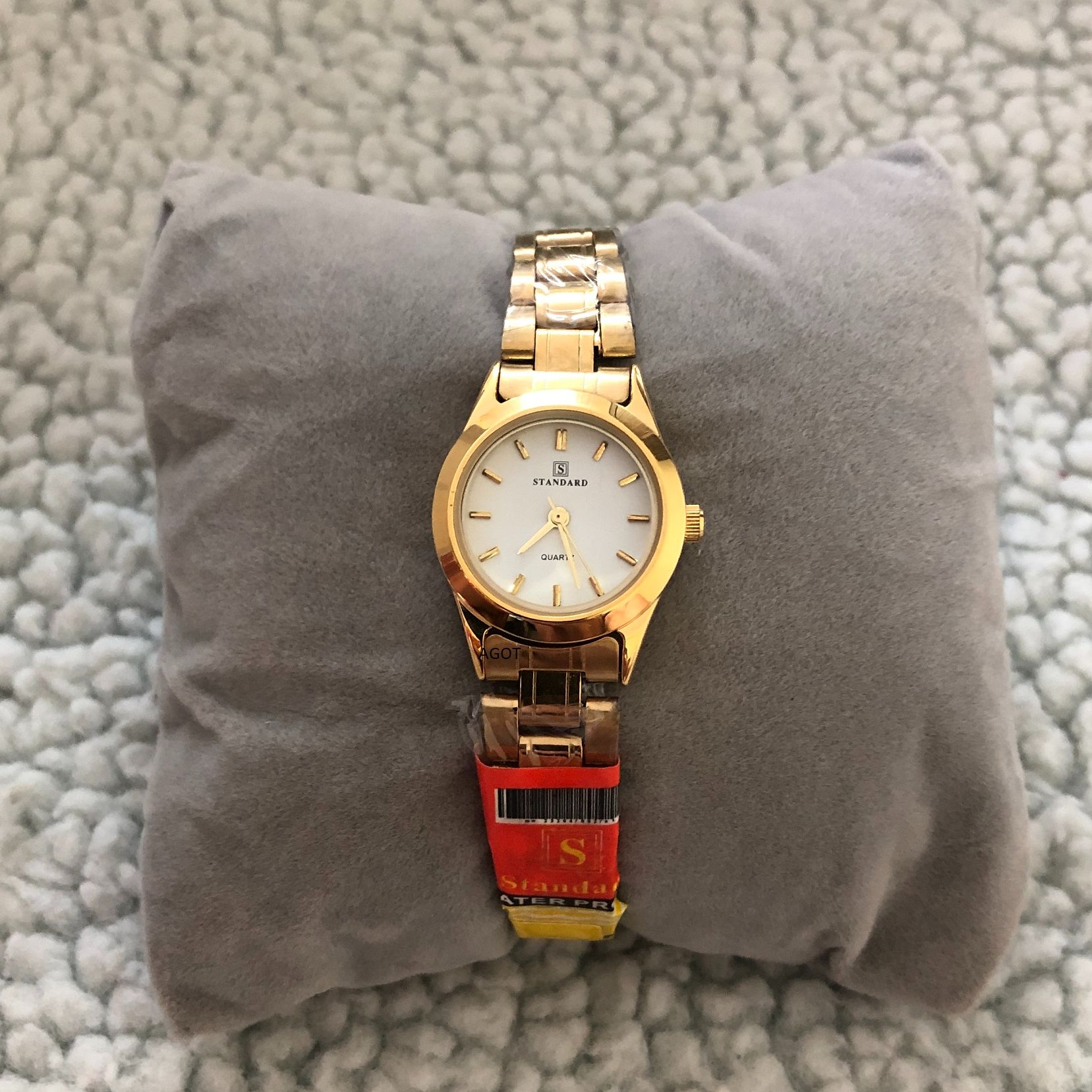 Standard Small Casual Golden Stainless Steel Wrist Watch For Women