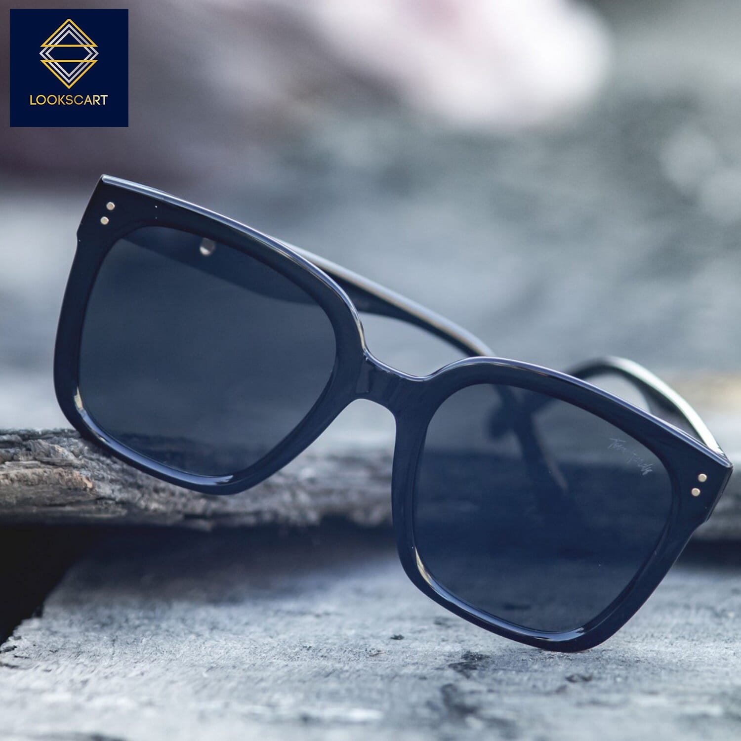 Lookscart Black Oversized Fashionable Unisex Sunglass